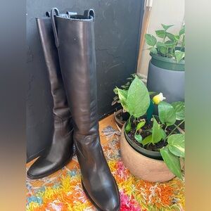 BLACK LEATHER BOOTS. ITALIAN MADE ELEGANT BLACK LEATHER BOOTS. KNEE HIGH BOOTS.